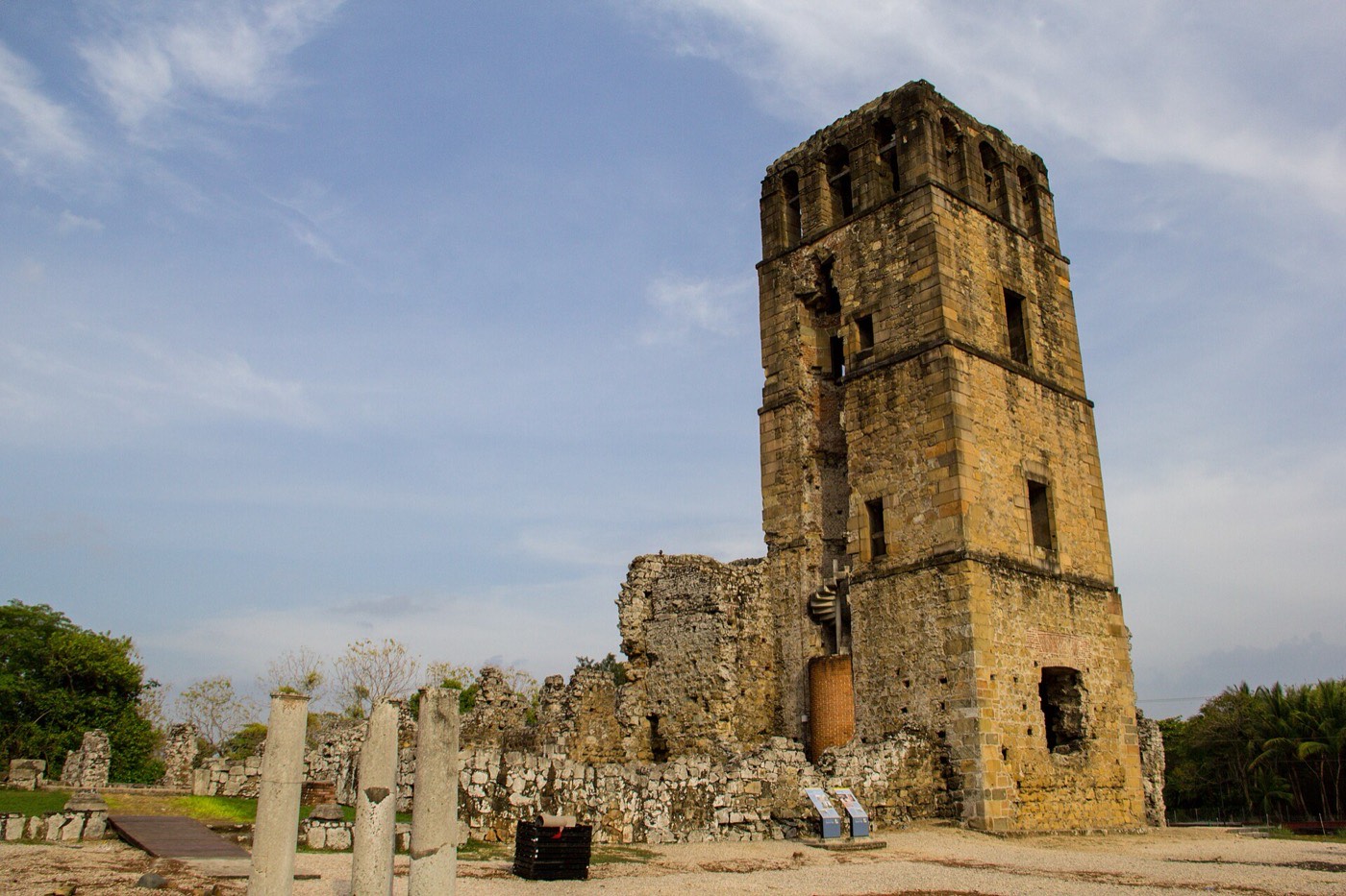 La torre de la catedral de Panamá Viejo